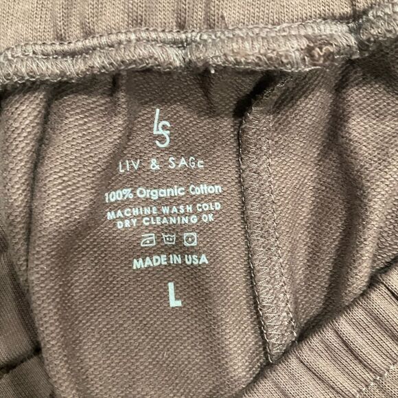 LIV & SAGE  Trendsetter Chic Shorts - Picture 2 of 3